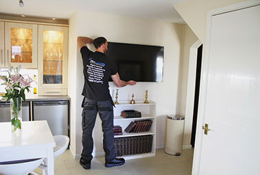 tv wall mounting Avebury